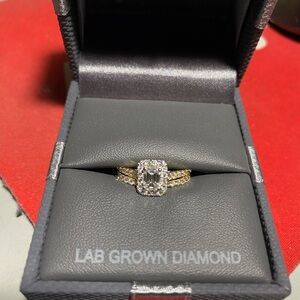 Elegant Gold 1CT Diamond Engagement Ring and wedding band